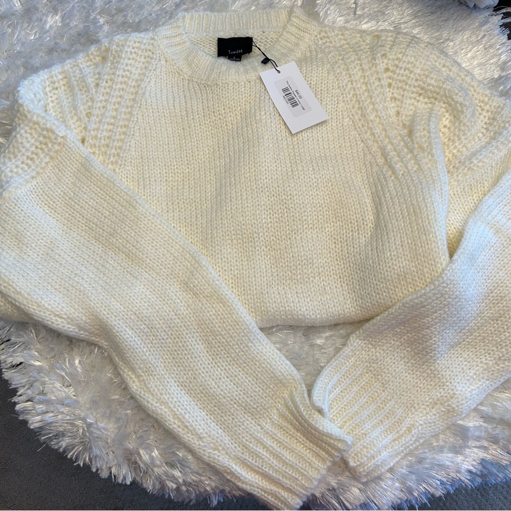 Beautiful sweater - Picture 2 of 8